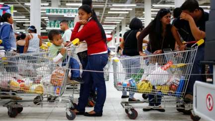 venezuela-retail-lineup-shopping-queue